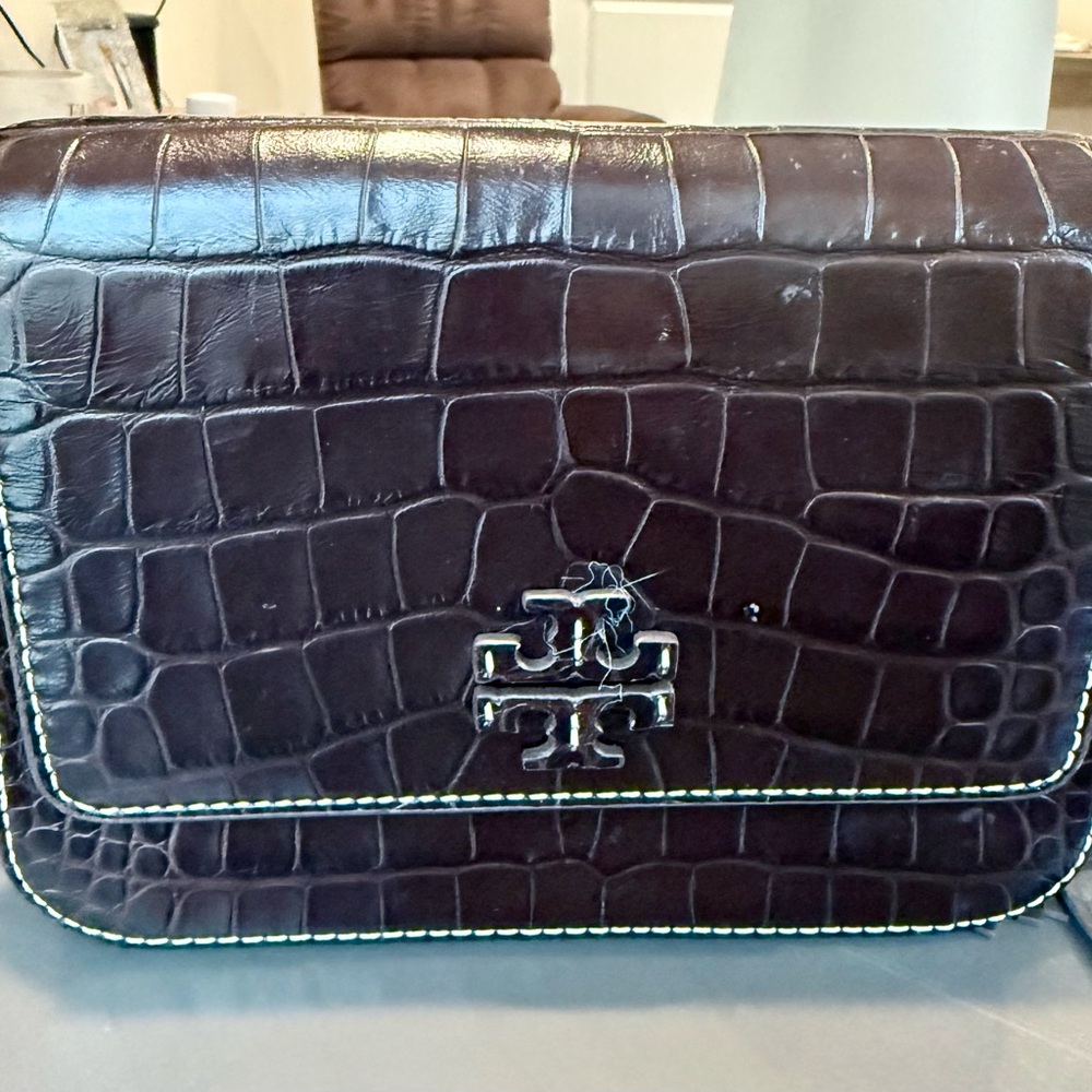 TORY BURCH
ELEANOR PEBBLED SMALL
CONVERTIBLE SHOULDER BAG -DARK BROWN